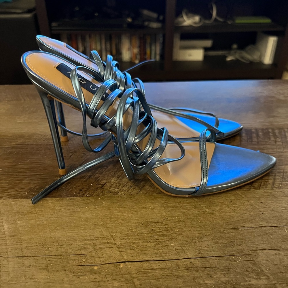 Heels - Picture 5 of 8